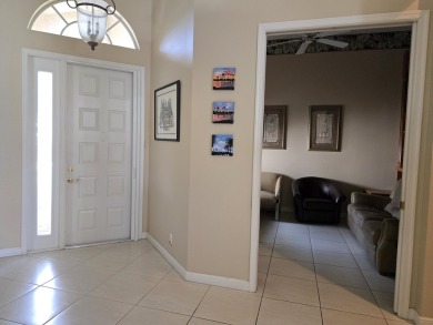 Beautiful 3br/3 house with a private yard overlooking a lake and on  in Florida - for sale on GolfHomes.com, golf home, golf lot