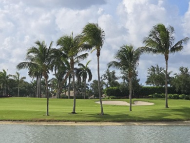 Beautiful 3br/3 house with a private yard overlooking a lake and on  in Florida - for sale on GolfHomes.com, golf home, golf lot