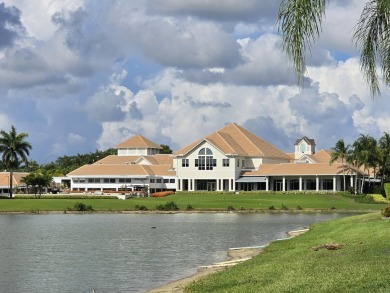 Beautiful 3br/3 house with a private yard overlooking a lake and on  in Florida - for sale on GolfHomes.com, golf home, golf lot