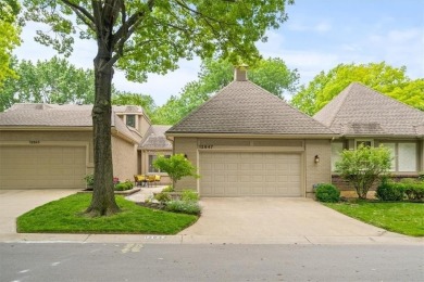 STUNNING AND SPACIOUS RANCH-STYLE TOWNHOUSE IN COVETED LEAWOOD on Leawood South Country Club in Kansas - for sale on GolfHomes.com, golf home, golf lot