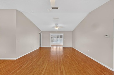 Discover your FOREVER home in Spruce Creek South!!!This MOVE IN on The Links of Spruce Creek in Florida - for sale on GolfHomes.com, golf home, golf lot