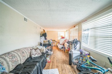 This charming 2-bedroom, 1-bath home has 1,088 sq ft of cozy and on Babe Zaharias Golf Course in Florida - for sale on GolfHomes.com, golf home, golf lot