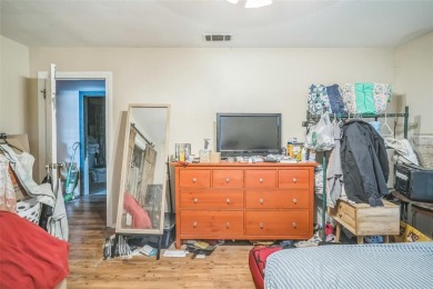 This charming 2-bedroom, 1-bath home has 1,088 sq ft of cozy and on Babe Zaharias Golf Course in Florida - for sale on GolfHomes.com, golf home, golf lot