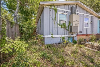 This charming 2-bedroom, 1-bath home has 1,088 sq ft of cozy and on Babe Zaharias Golf Course in Florida - for sale on GolfHomes.com, golf home, golf lot