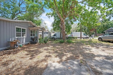 This charming 2-bedroom, 1-bath home has 1,088 sq ft of cozy and on Babe Zaharias Golf Course in Florida - for sale on GolfHomes.com, golf home, golf lot