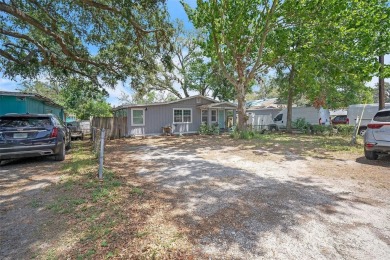 This charming 2-bedroom, 1-bath home has 1,088 sq ft of cozy and on Babe Zaharias Golf Course in Florida - for sale on GolfHomes.com, golf home, golf lot