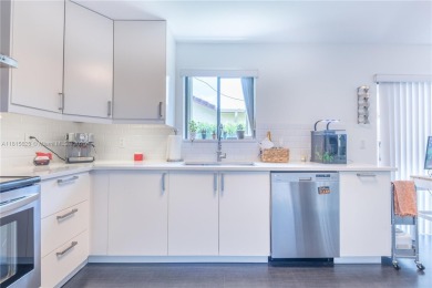 Welcome to this beautifully updated 2-bedroom, 2-bathroom villa on Bonaventure Country Club in Florida - for sale on GolfHomes.com, golf home, golf lot