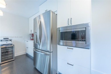 Welcome to this beautifully updated 2-bedroom, 2-bathroom villa on Bonaventure Country Club in Florida - for sale on GolfHomes.com, golf home, golf lot