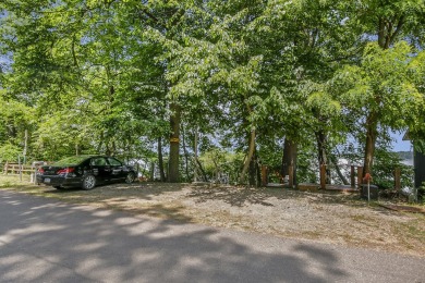 Klinger Lake Cottage-Enjoy beautiful sunsets and 50 feet of on Klinger Lake Country Club in Michigan - for sale on GolfHomes.com, golf home, golf lot
