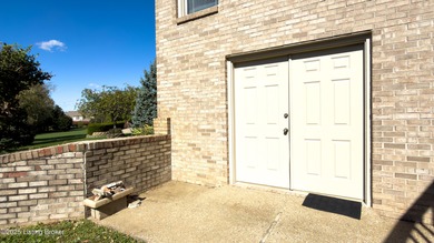 Priced $11,000 below Oct '25 appraisal! Quick possession on GlenOaks Country Club in Kentucky - for sale on GolfHomes.com, golf home, golf lot
