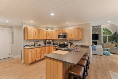 The perfect 3 bed, 3 and 1/2 bath Cottage with ample sized rooms on Burlingame Country Club in North Carolina - for sale on GolfHomes.com, golf home, golf lot
