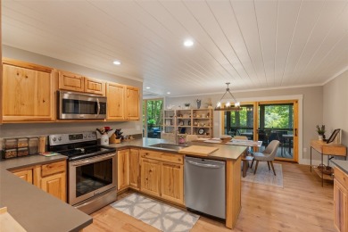 The perfect 3 bed, 3 and 1/2 bath Cottage with ample sized rooms on Burlingame Country Club in North Carolina - for sale on GolfHomes.com, golf home, golf lot