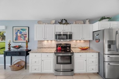 TURNKEY! BEAUTIFULLY DECORATED & FURNISHED! Open plan with two on Highlands Ridge Golf Course - South in Florida - for sale on GolfHomes.com, golf home, golf lot