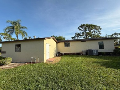 This well-cared for Palm Harbor stucco home provides beautiful on Del Tura Golf and Country Club in Florida - for sale on GolfHomes.com, golf home, golf lot