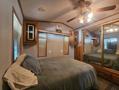 Big Bang for the Buck! This charming 1 bedroom, 1.25 bathroom on Viewpoint Golf Resort in Arizona - for sale on GolfHomes.com, golf home, golf lot