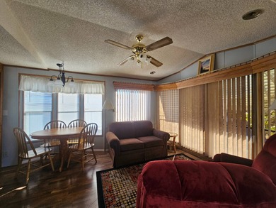 Big Bang for the Buck! This charming 1 bedroom, 1.25 bathroom on Viewpoint Golf Resort in Arizona - for sale on GolfHomes.com, golf home, golf lot