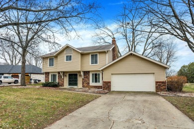 Welcome to this inviting two-story, well-maintained 4 bedroom, 2 on Harbour Trees Golf Club in Indiana - for sale on GolfHomes.com, golf home, golf lot