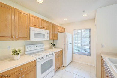 Charming 3 bedroom townhome in the Villages of Stoneybrook on Gateway Golf and Country Club in Florida - for sale on GolfHomes.com, golf home, golf lot