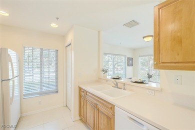 Charming 3 bedroom townhome in the Villages of Stoneybrook on Gateway Golf and Country Club in Florida - for sale on GolfHomes.com, golf home, golf lot