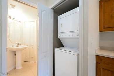 Charming 3 bedroom townhome in the Villages of Stoneybrook on Gateway Golf and Country Club in Florida - for sale on GolfHomes.com, golf home, golf lot