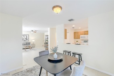 Charming 3 bedroom townhome in the Villages of Stoneybrook on Gateway Golf and Country Club in Florida - for sale on GolfHomes.com, golf home, golf lot