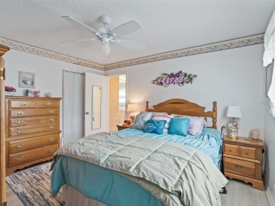 Welcome to this charming 2 bedroom, 2 bath ranch home located in on The Links of Spruce Creek in Florida - for sale on GolfHomes.com, golf home, golf lot
