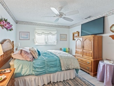 Welcome to this charming 2 bedroom, 2 bath ranch home located in on The Links of Spruce Creek in Florida - for sale on GolfHomes.com, golf home, golf lot