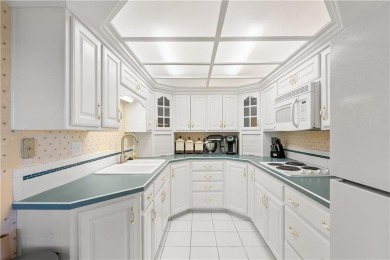 Looking for the perfect home in a golf community? This beautiful on Teetering Rocks Links in Missouri - for sale on GolfHomes.com, golf home, golf lot