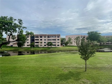 Washer/dryer in unit.Spacious/furnished 2 bed/2 bath condo on Sunrise Lakes Phase IV Golf Course in Florida - for sale on GolfHomes.com, golf home, golf lot