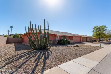 Your new home awaits in the 55+community of Sun City! This 2-bed on Sun City Lakes West and East in Arizona - for sale on GolfHomes.com, golf home, golf lot