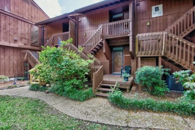 Furnished ready for a new occupant - upper level efficiency on Diamondhead Country Club in Mississippi - for sale on GolfHomes.com, golf home, golf lot