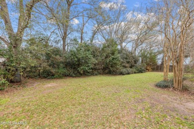 Located in the desirable Bayou Bend neighborhood, this 3-bedroom on Bayou Bend Country Club in Louisiana - for sale on GolfHomes.com, golf home, golf lot