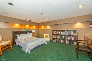1ST FLOOR BEDROOM! 14 miles west of NYC boasting 3 spacious on Rock Spring Club in New Jersey - for sale on GolfHomes.com, golf home, golf lot