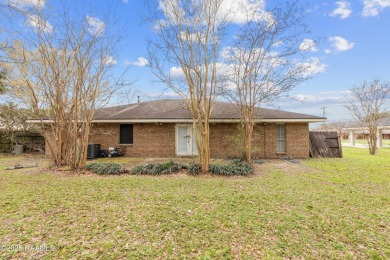 Located in the desirable Bayou Bend neighborhood, this 3-bedroom on Bayou Bend Country Club in Louisiana - for sale on GolfHomes.com, golf home, golf lot