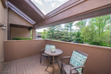 1ST FLOOR BEDROOM! 14 miles west of NYC boasting 3 spacious on Rock Spring Club in New Jersey - for sale on GolfHomes.com, golf home, golf lot