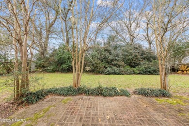 Located in the desirable Bayou Bend neighborhood, this 3-bedroom on Bayou Bend Country Club in Louisiana - for sale on GolfHomes.com, golf home, golf lot