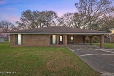 Located in the desirable Bayou Bend neighborhood, this 3-bedroom on Bayou Bend Country Club in Louisiana - for sale on GolfHomes.com, golf home, golf lot