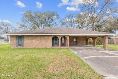 Located in the desirable Bayou Bend neighborhood, this 3-bedroom on Bayou Bend Country Club in Louisiana - for sale on GolfHomes.com, golf home, golf lot