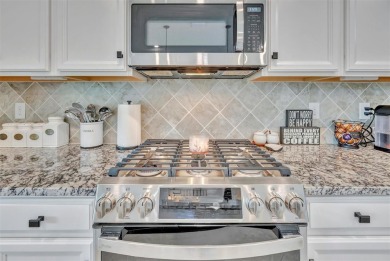 Welcome to Paradise! With 3 bedrooms, 2 baths, and a 2.5 car on Lakewood National Golf Club in Florida - for sale on GolfHomes.com, golf home, golf lot