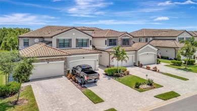 Welcome to Paradise! With 3 bedrooms, 2 baths, and a 2.5 car on Lakewood National Golf Club in Florida - for sale on GolfHomes.com, golf home, golf lot