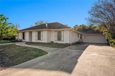 This three bedroom, two bathroom home backs to the City golf on Briarcrest Country Club, Inc. in Texas - for sale on GolfHomes.com, golf home, golf lot