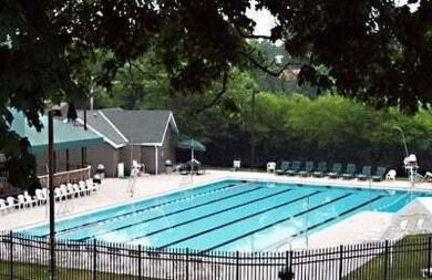 New reduced lot prices!! Close to downtown, the airport and on Highland Country Club in Kentucky - for sale on GolfHomes.com, golf home, golf lot