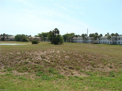 Gorgeous full 3 bedroom/ 2 bath villa in Lakewood on golf course on The Glades Golf and Country Club in Florida - for sale on GolfHomes.com, golf home, golf lot