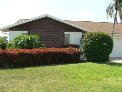 Gorgeous full 3 bedroom/ 2 bath villa in Lakewood on golf course on The Glades Golf and Country Club in Florida - for sale on GolfHomes.com, golf home, golf lot
