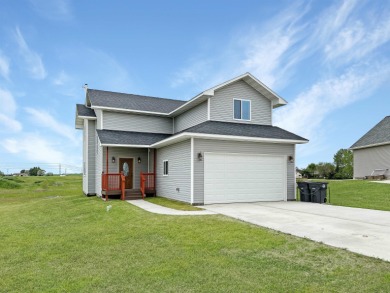 Less time commuting, more time to enjoy home! The warm welcome on Stanley Country Club in North Dakota - for sale on GolfHomes.com, golf home, golf lot