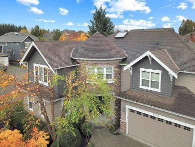 Discover the exceptional quality of this spacious 3,530 sqft on TPC At Snoqualmie Ridge in Washington - for sale on GolfHomes.com, golf home, golf lot