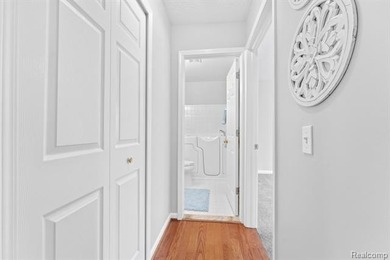 Spacious and move-in ready ranch condo located in the highly on Fellows Creek Golf Club in Michigan - for sale on GolfHomes.com, golf home, golf lot