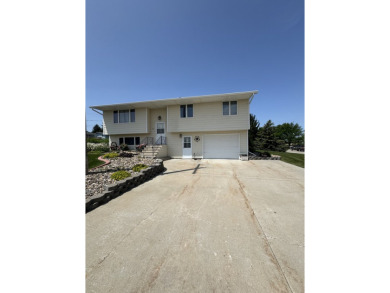 This well-kept split-level home in Winner, SD offers 1,044 sq ft on Winner Country Club in South Dakota - for sale on GolfHomes.com, golf home, golf lot