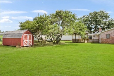 Superb ranch home in beautiful Hilltop Lakes! The large foyer on Hilltop Lakes Resort Golf Club in Texas - for sale on GolfHomes.com, golf home, golf lot