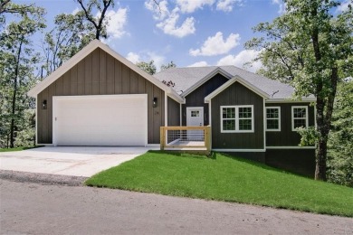 Beautiful, move-in ready new construction home in the heart of on Bella Vista - Metfield Golf Complex and Country Club in Arkansas - for sale on GolfHomes.com, golf home, golf lot
